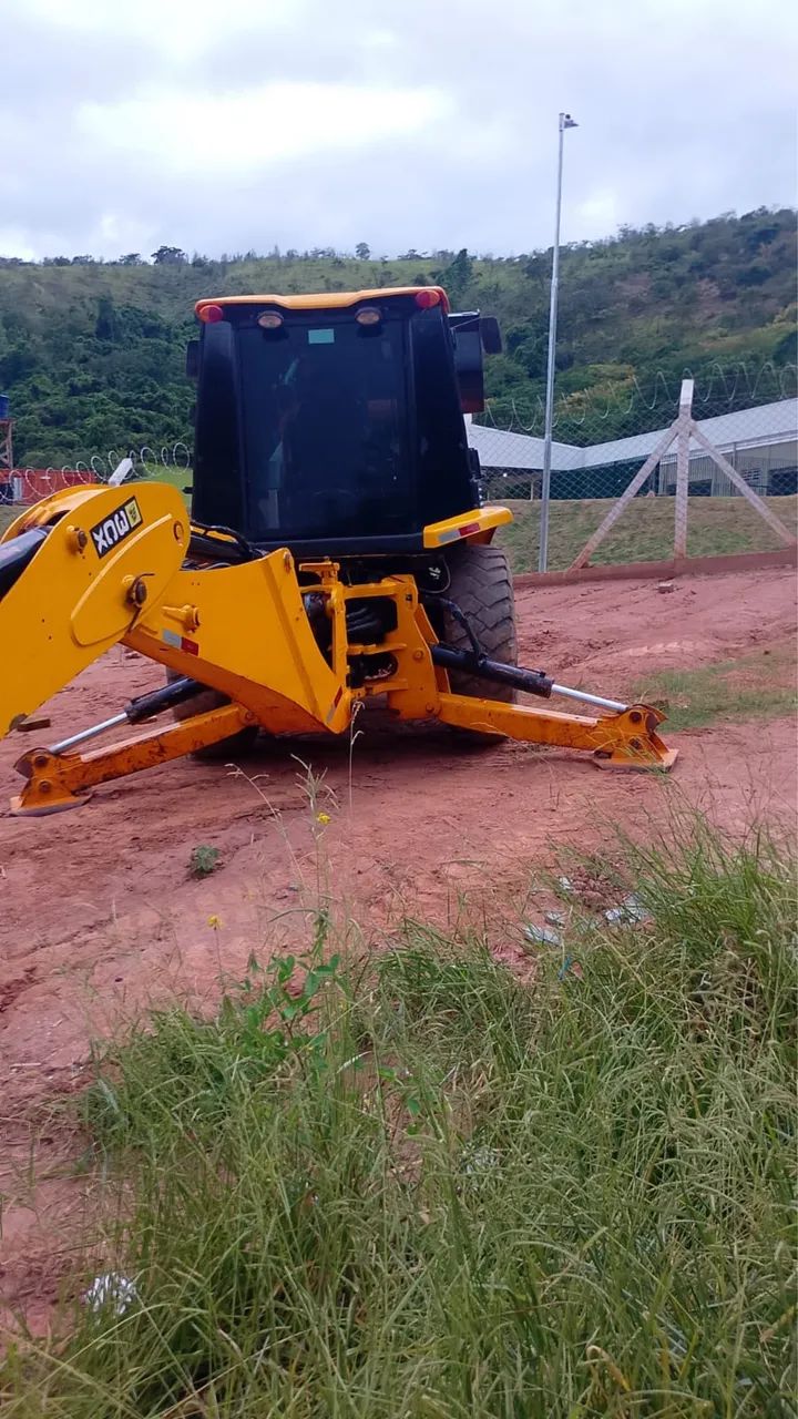 Retroescavadeira JCB - Foto 5