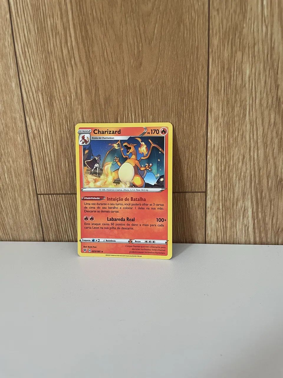Carta Pokémon rara 