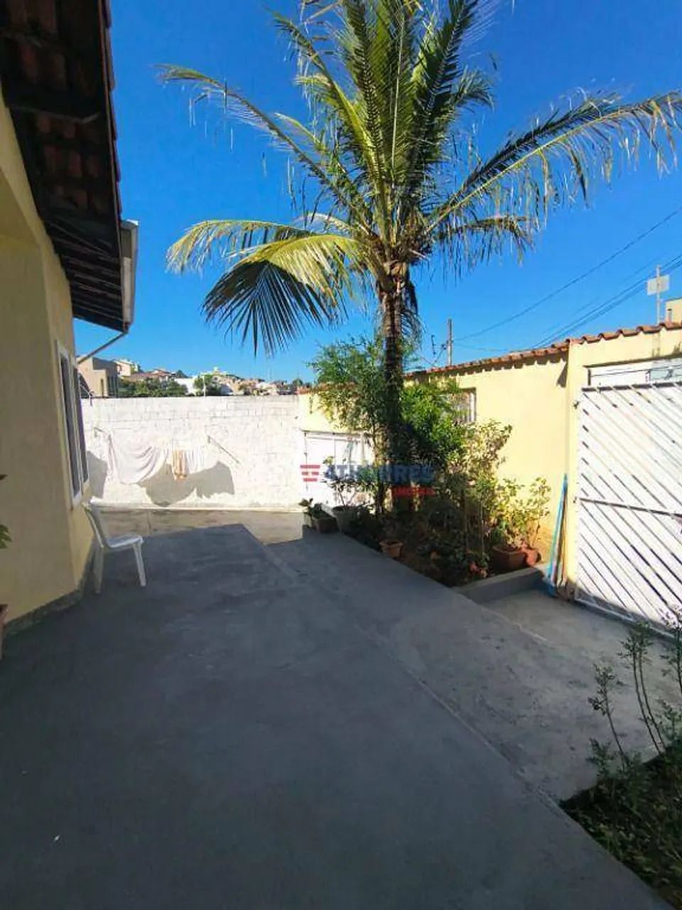 Casa Térrea com área externa pavimentada e jardim - Foto 2