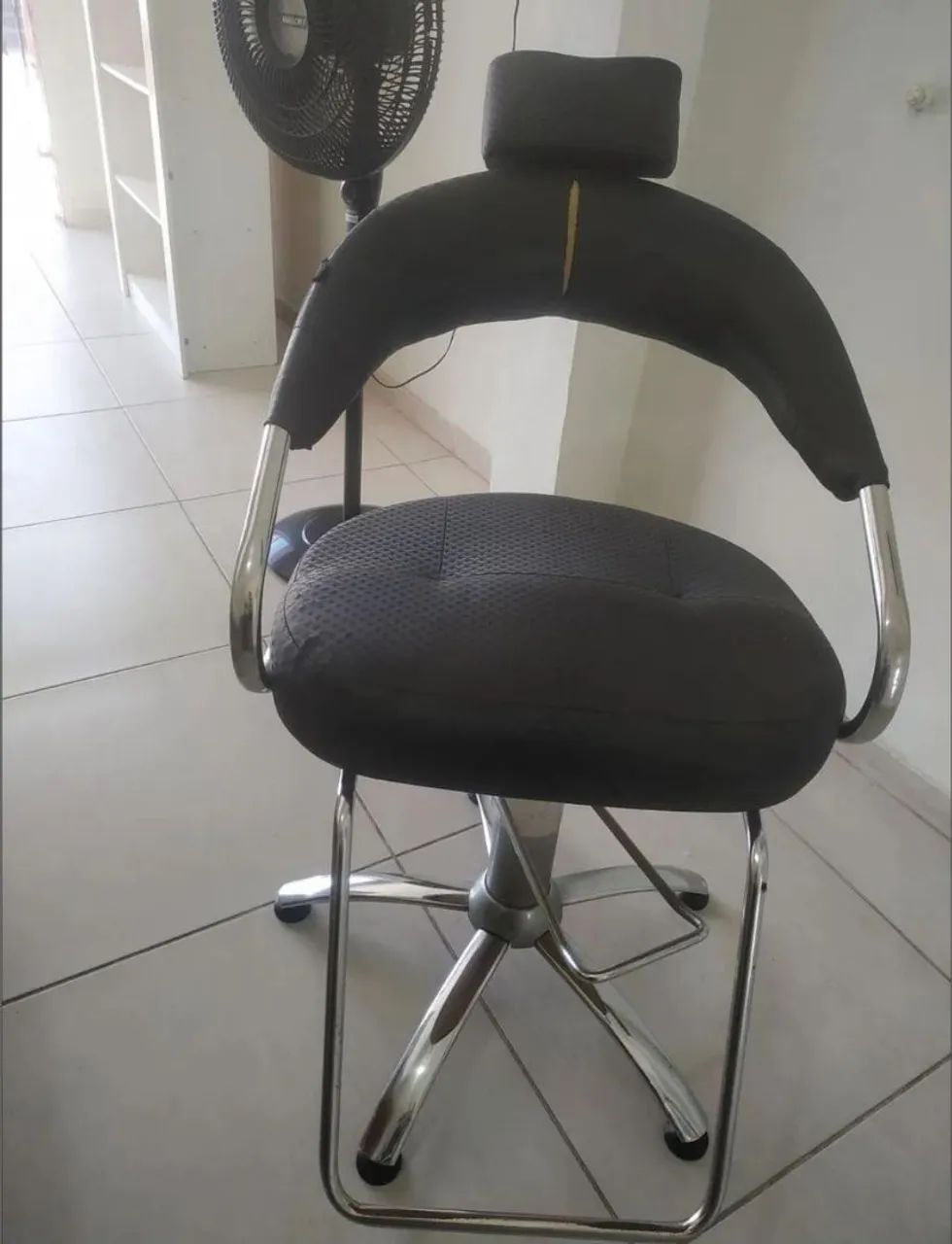 Cadeira hidráulica cabeleleiro  - Foto 2
