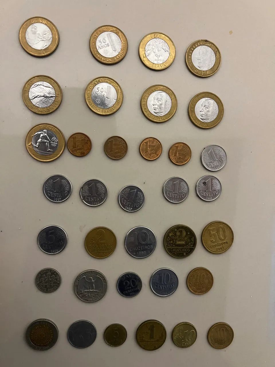 Pedras e moedas antigas e de países  - Foto 5