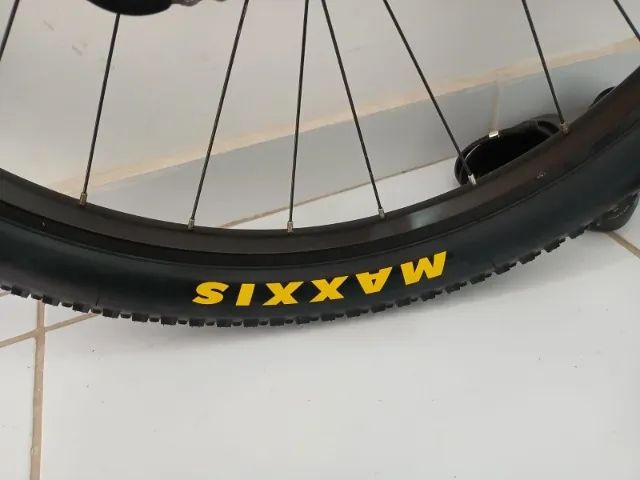 Vendo 01 Pneu de MTB Maxxis Ikon 29x2.20 EXO/TR Cor Preto - Foto 4