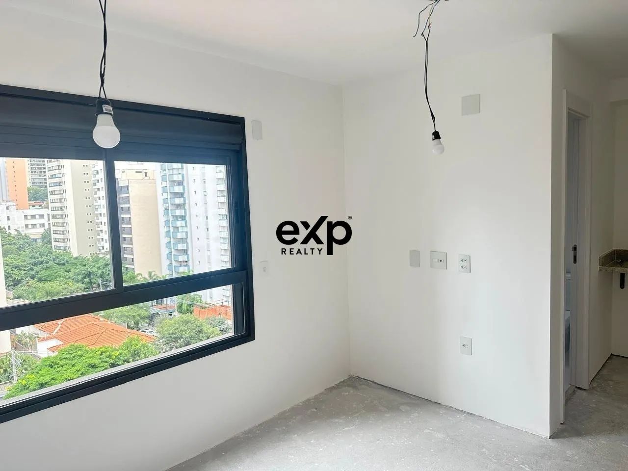 Lindo Studio em Perdizes em rua tranquila andar alto - Foto 2
