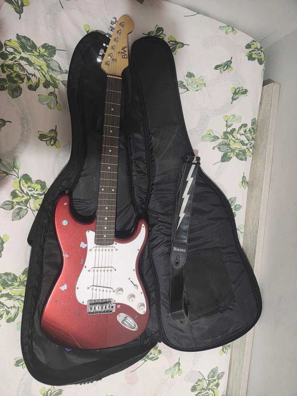 Guitarra ? semi nova