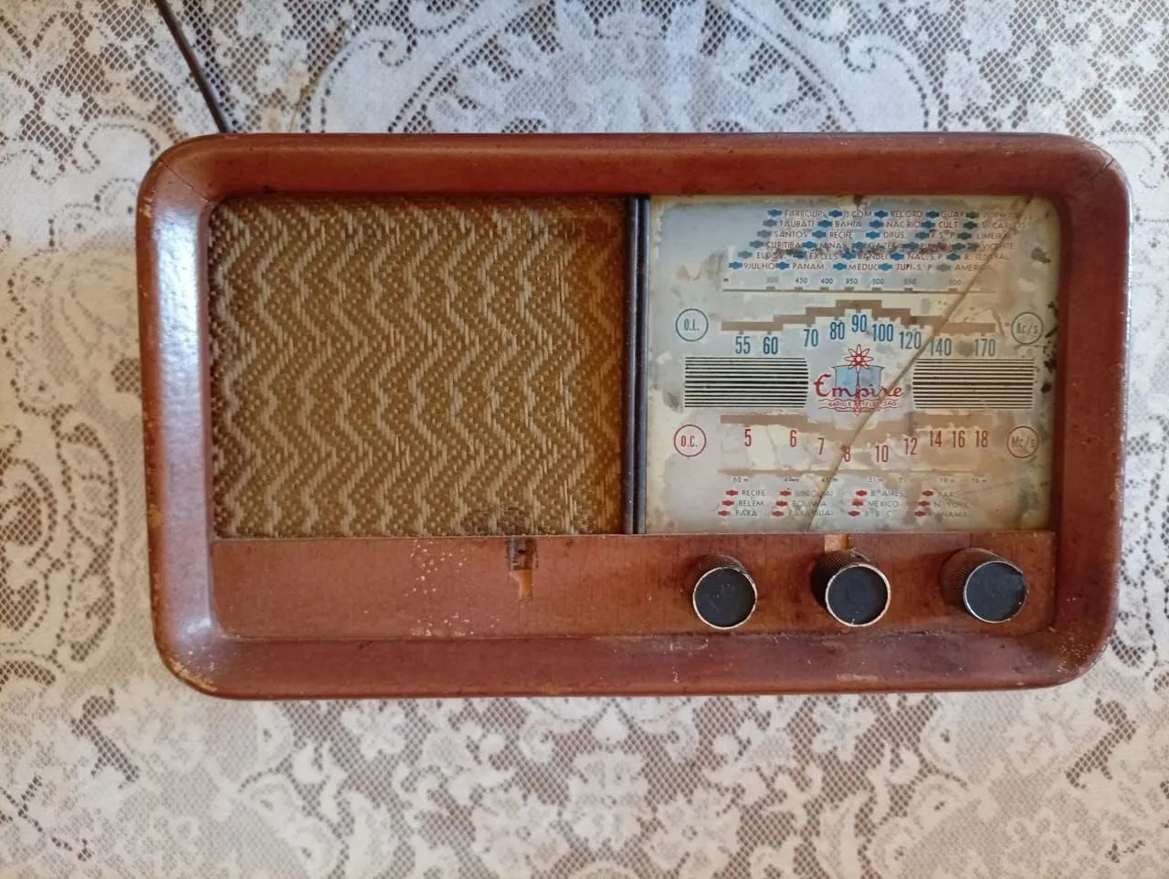 Rádio válvulado De Mesa Da Marca Empire 