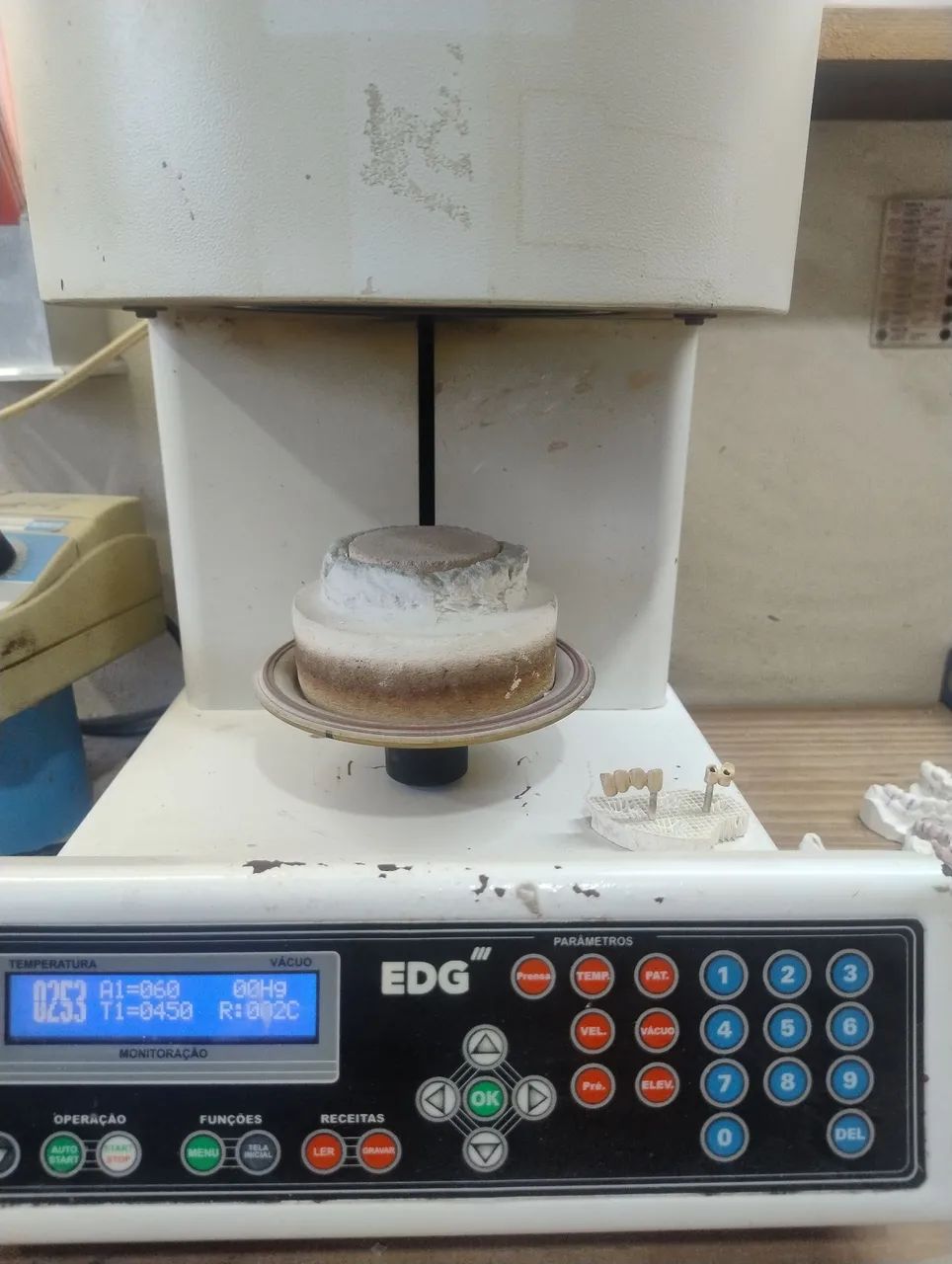 Laboratório de prótese completo 