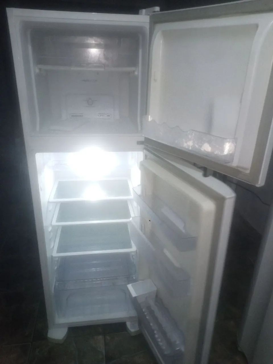 Geladeira usada gelando perfeitamente  - Foto 4