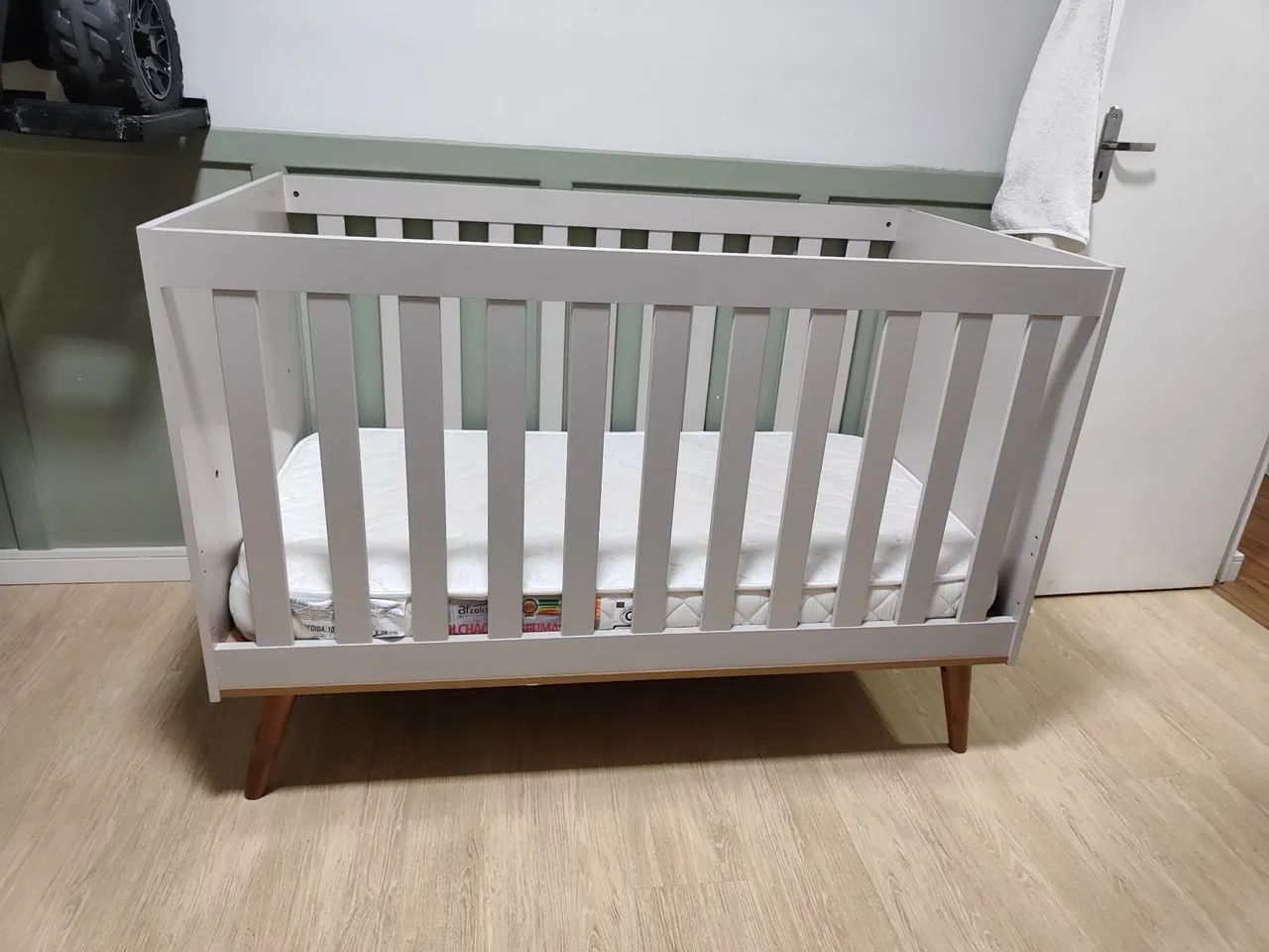 Berço Americano - Carolina Baby off With (com colchão)