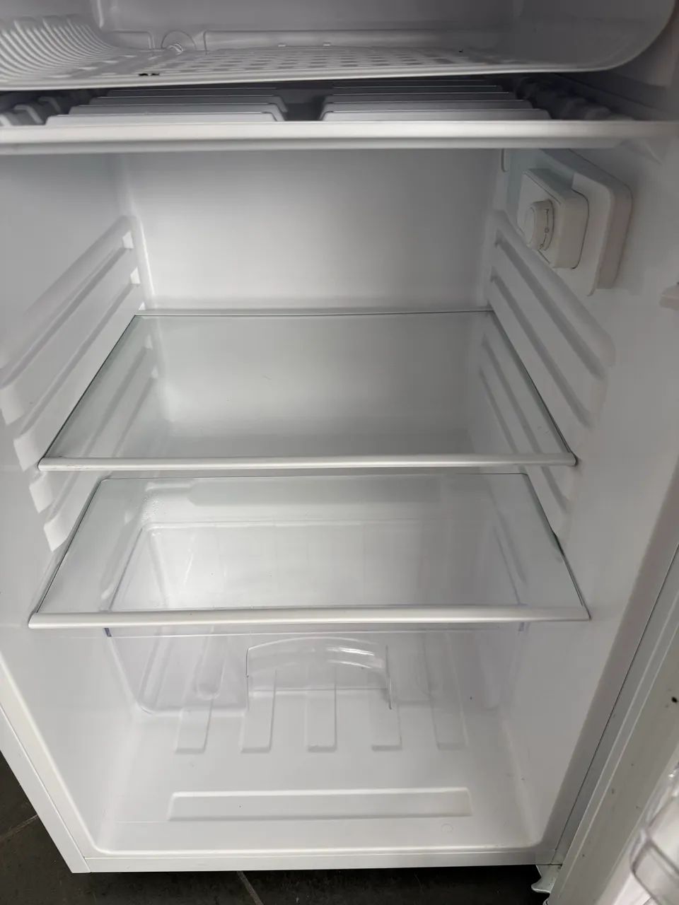 Frigobar EOS 124 Litros Ice Compact Branco EFB131