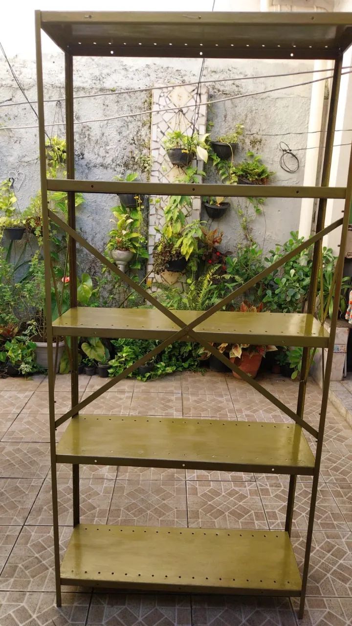 Estante de Ferro