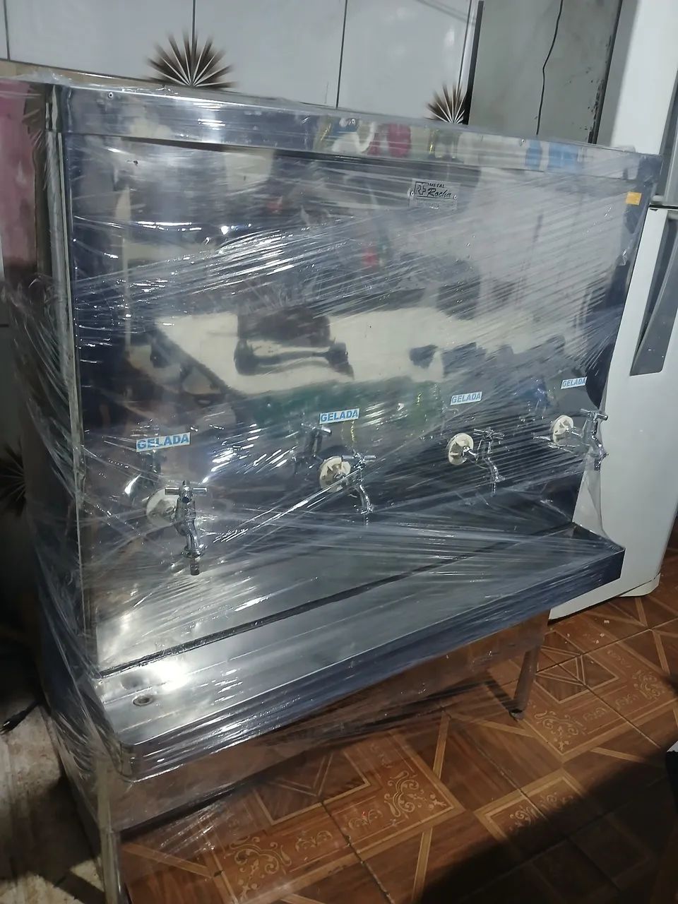 Bebedouro 4 torneiras gelando R$1650
