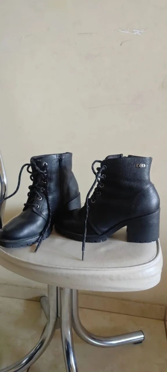 Bota feminina coturno couro 
