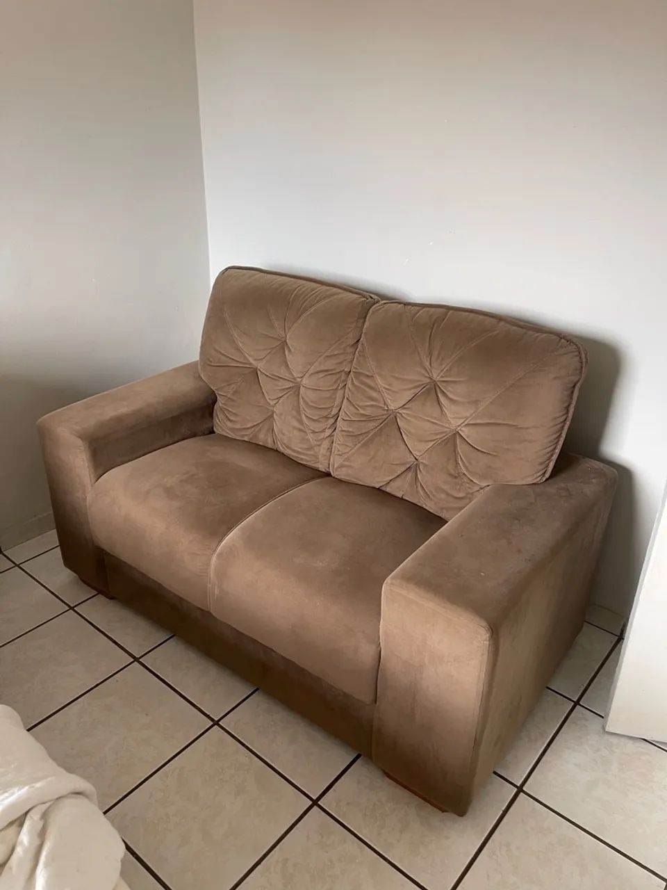 SOFÁ MARROM 2 LUGARES (Impecável) - Foto 2
