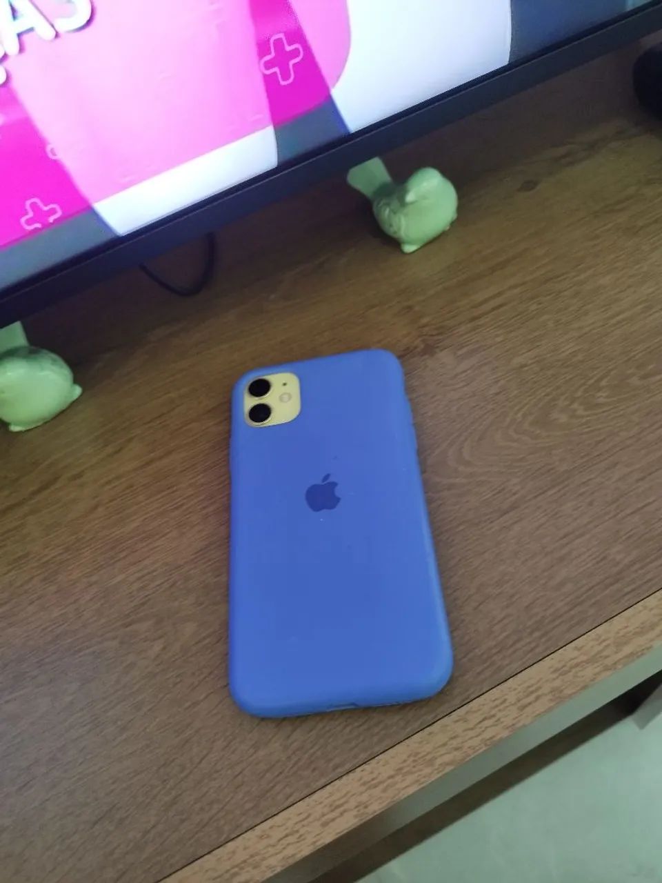 iPhone 11 dourado 64gigas  - Foto 2