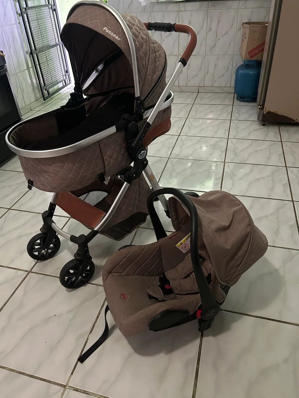 Vendo Carrinho Moisés + Colchão + Bebê Conforto - Foto 3