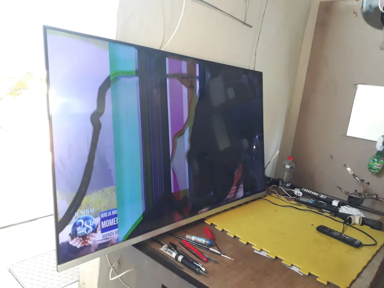 VENDO  TV SEMP TCL 55P8M TELA QUEBRADA.   - Foto 4