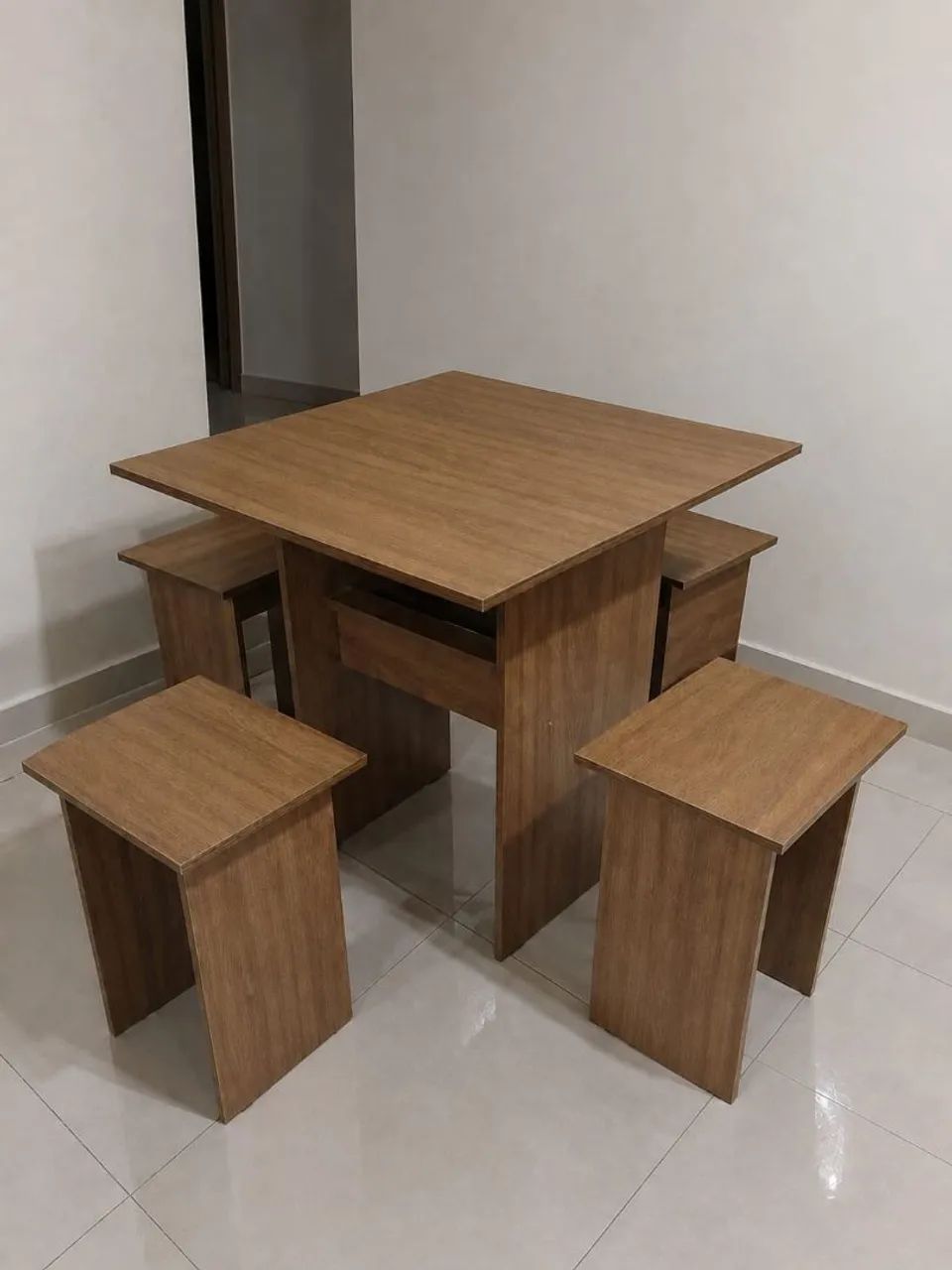 Vende-se mesa 100% MDF nova