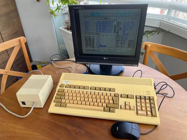 COMMODORE AMIGA 1200 COM ACESSORIOS !