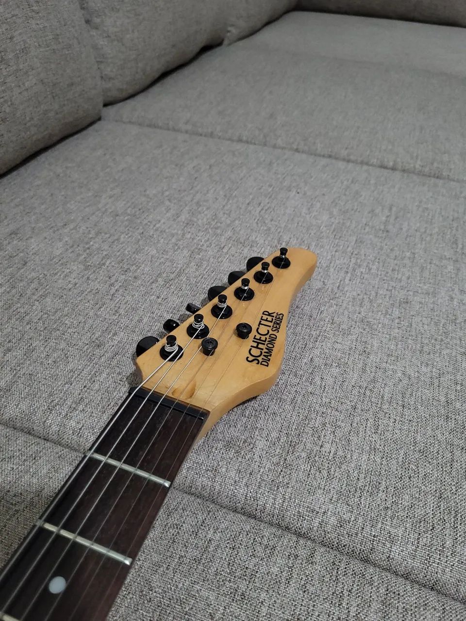 Guitarra Schecter Diamond Series - Instrumentos musicais - Fanny