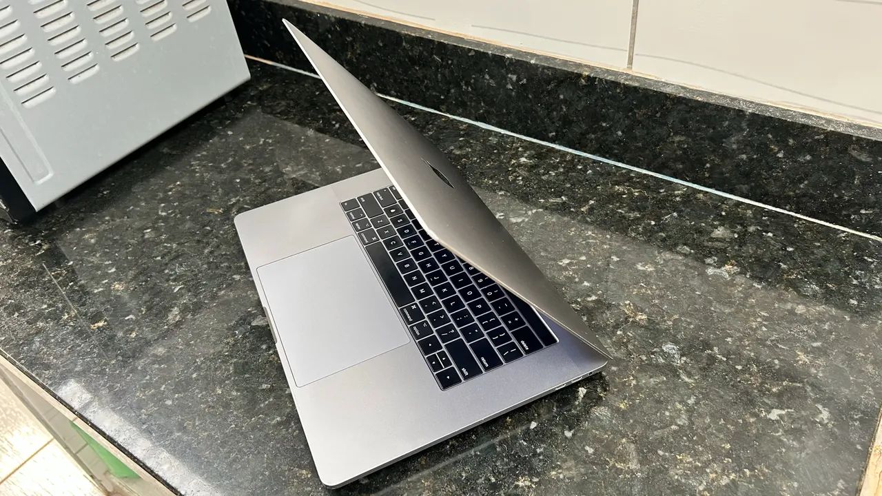 MacBook Pro 15, Intel Core i7, 2017, 16gb Ram, SSD 256gb