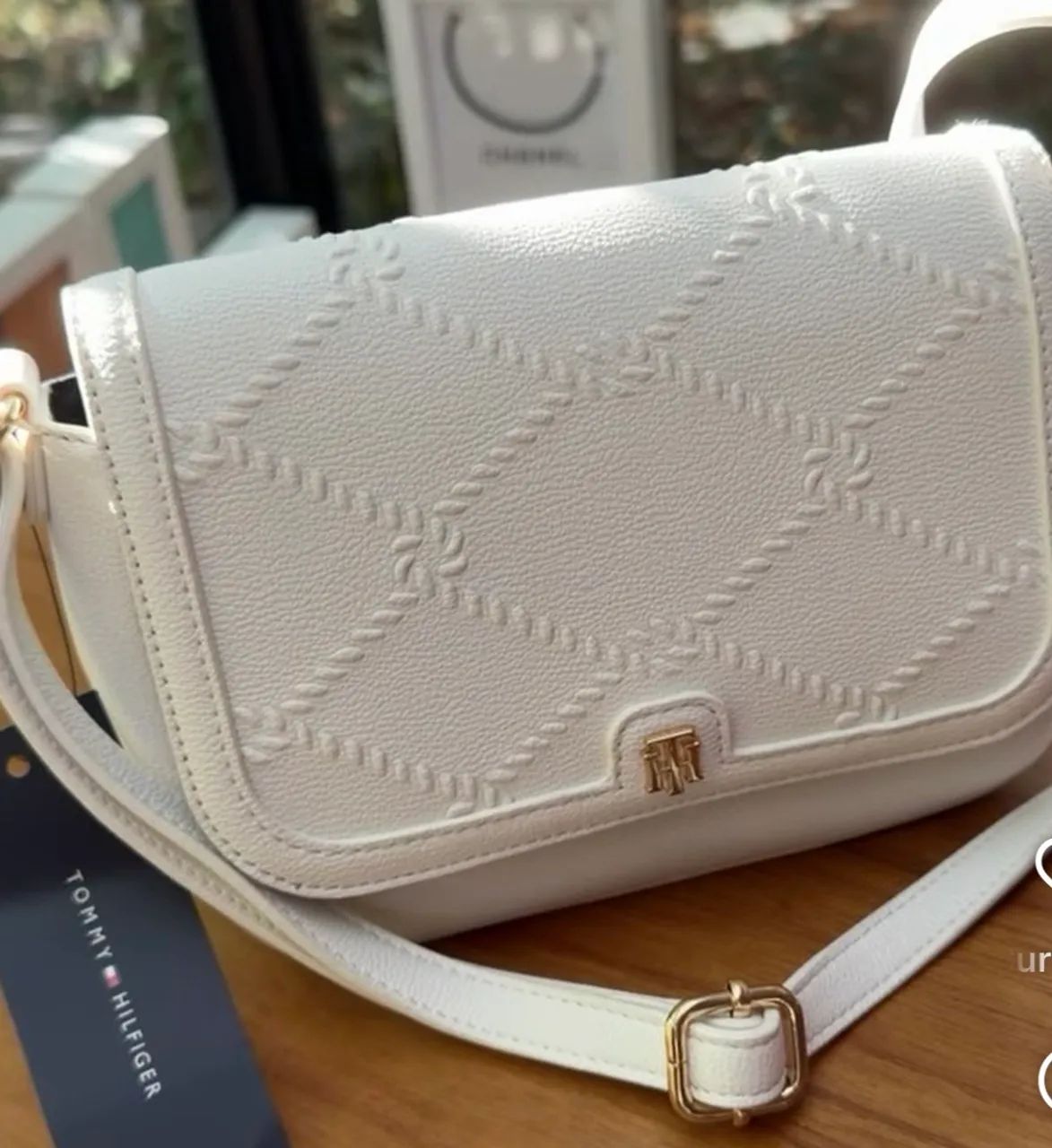 Bolsa Tommy branca com dourado - Foto 2