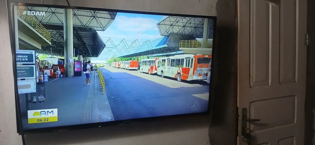 Vende-se uma tv panasonic 42 polegadas 550 reais 