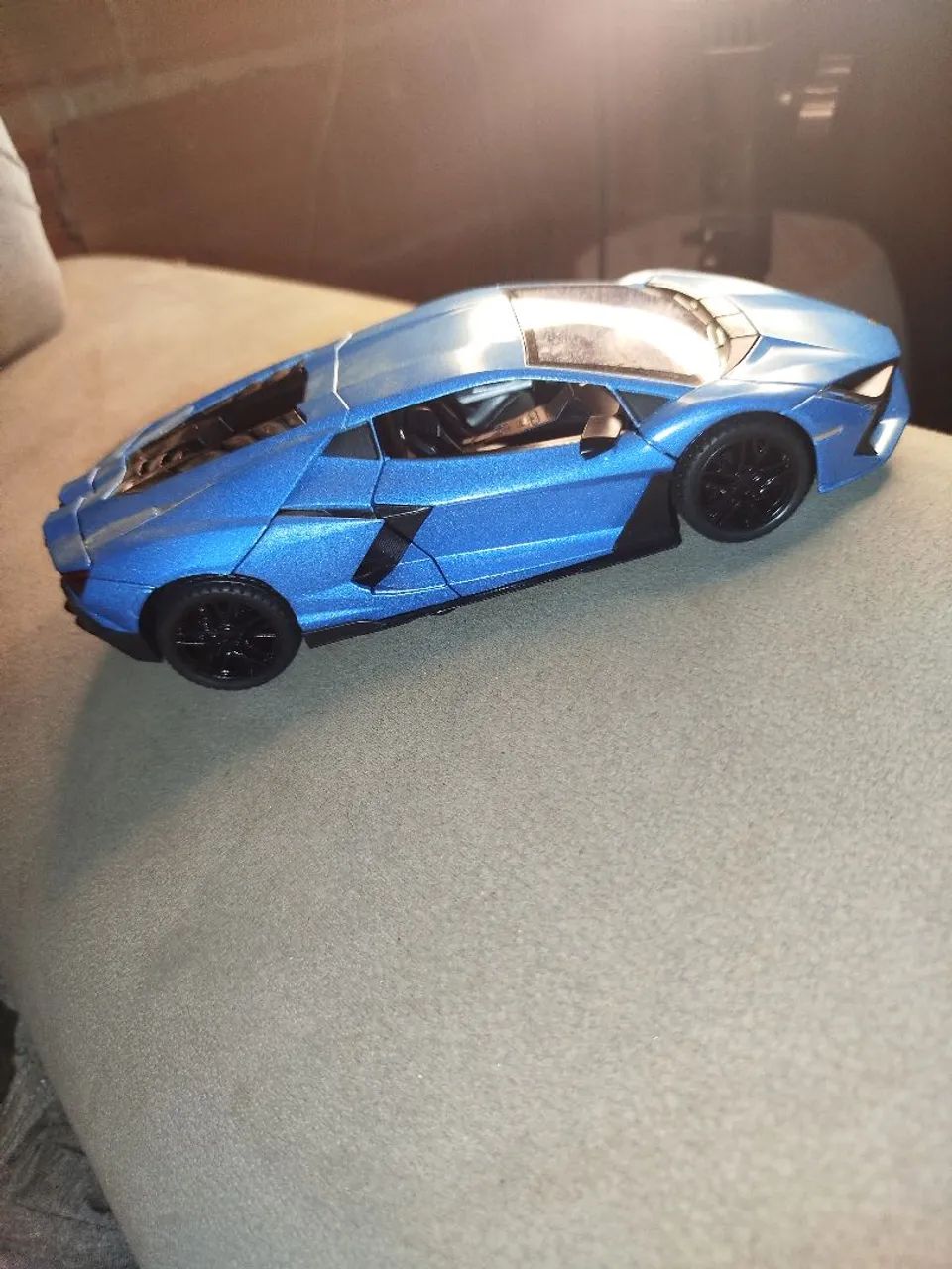 Miniatura Lamborghini azul classe 1:24