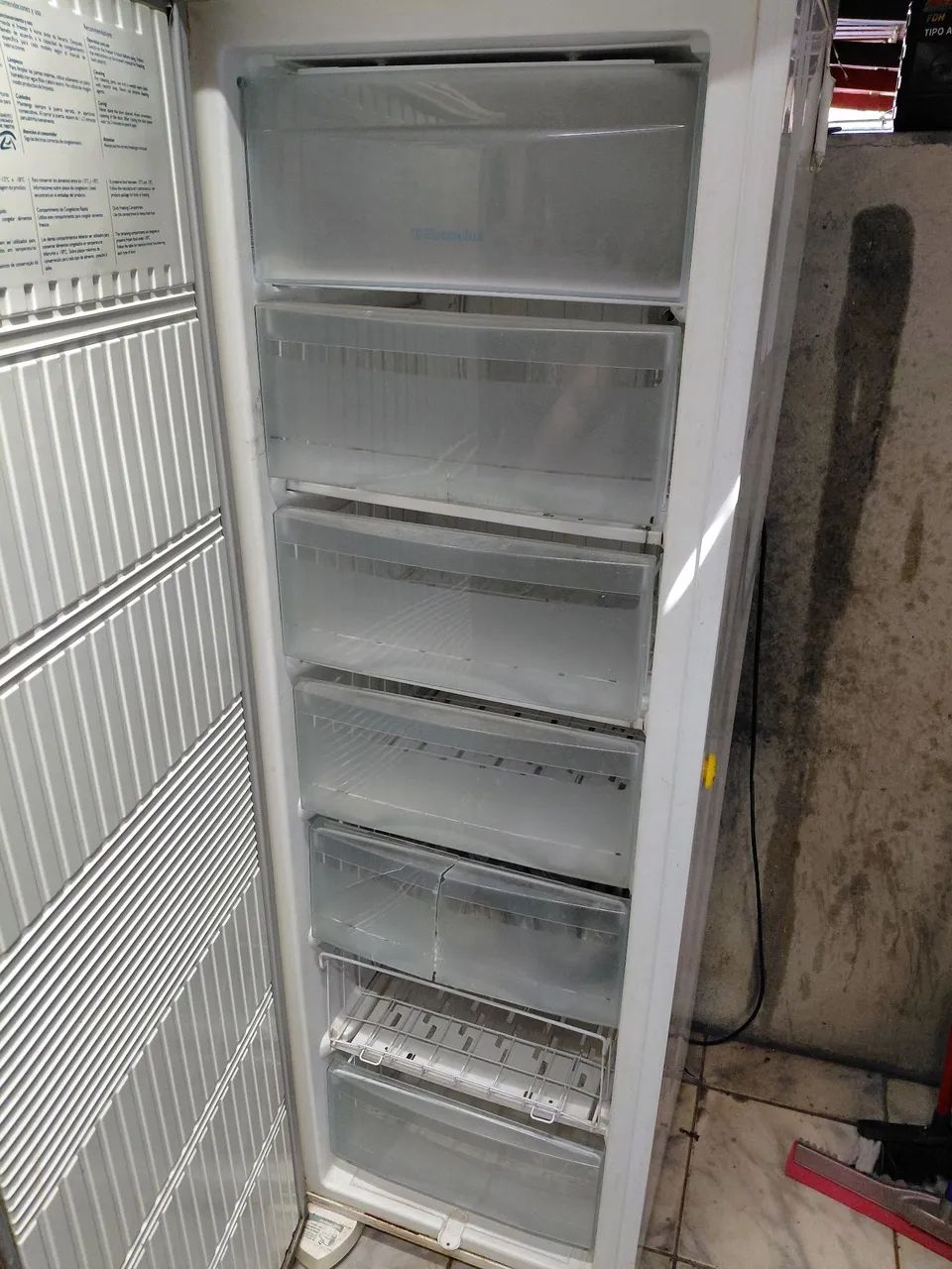 Frezzer Vertical Electrolux  - Foto 2