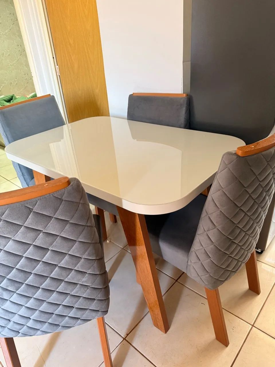 MESA COM 4 CADEIRAS - Foto 3