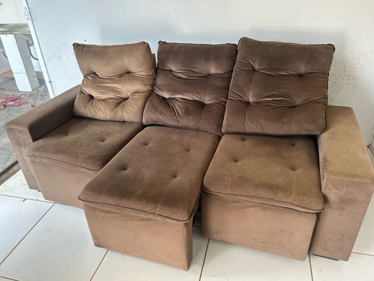 Sofá retrátil com 3 lugares usado - Foto 3