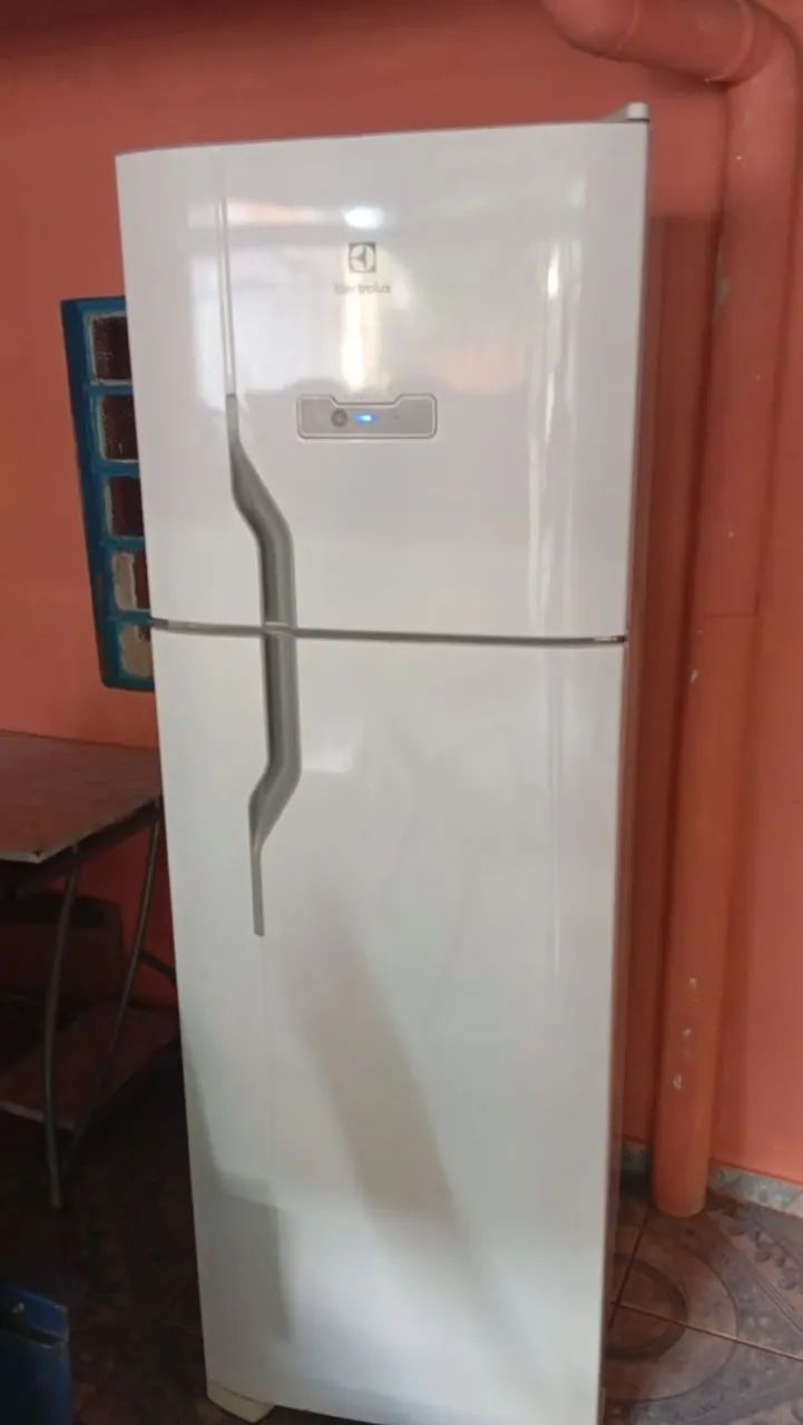 Vendo geladeira fros fri 371l semi nova