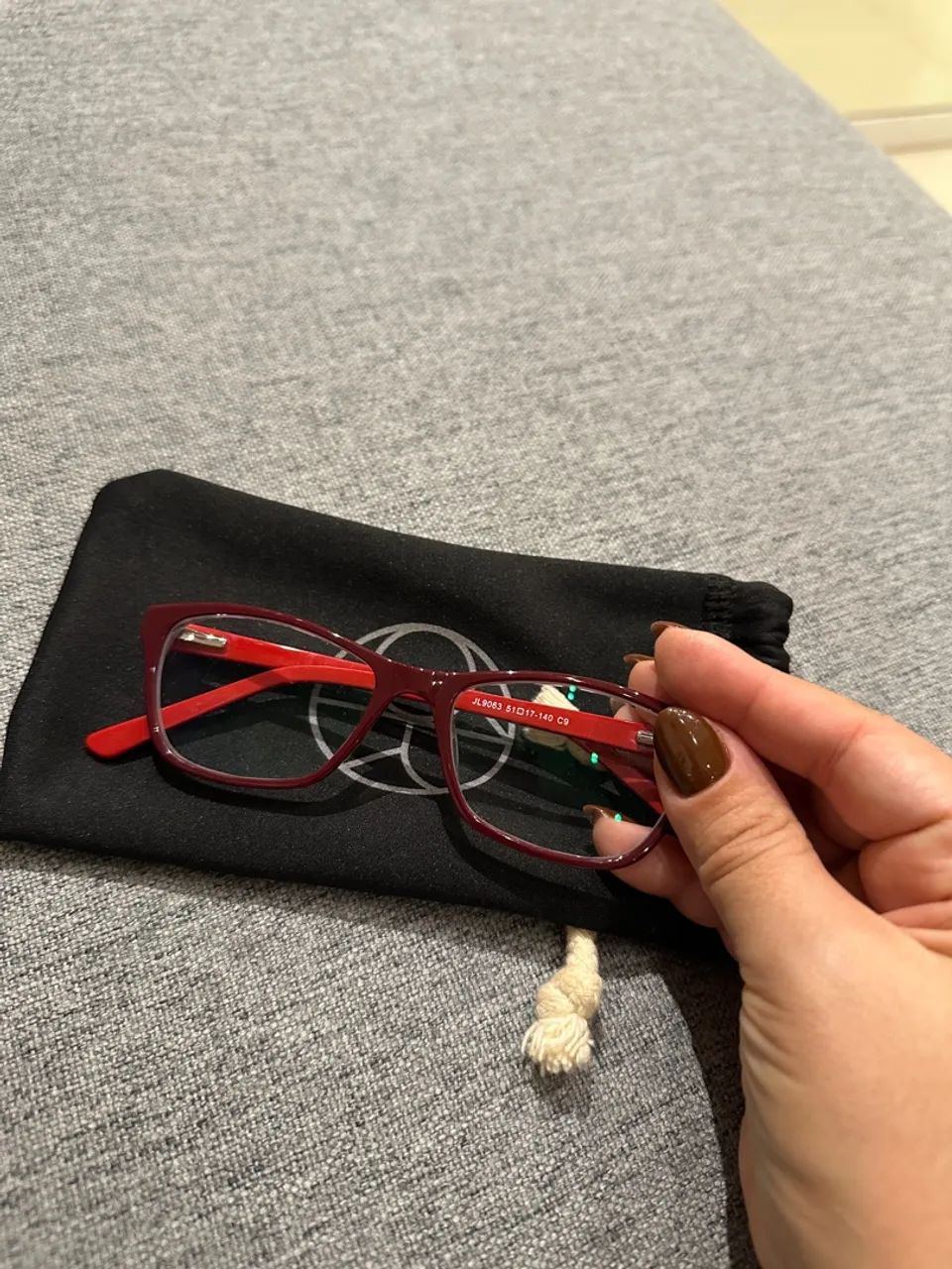 Kit com 2 armações de óculos + capinhas - Foto 3