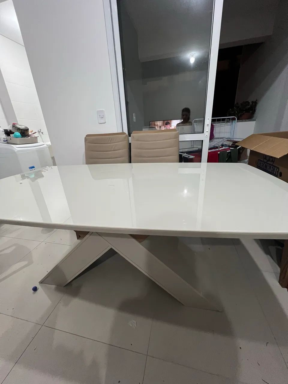 Mesa linda com tampo de vidro