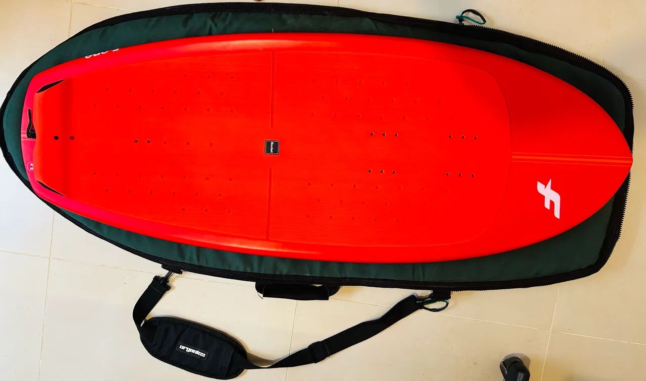 Prancha F-one Rocket Surf 4.2 polegadas e 28 litros - zerada com capa - Foto 2