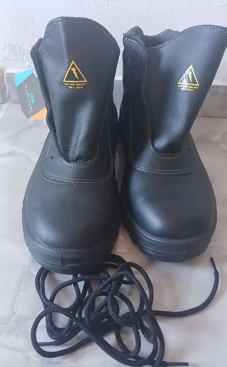 Bota Preto / Couro Hidrofugado N°40 - Foto 2