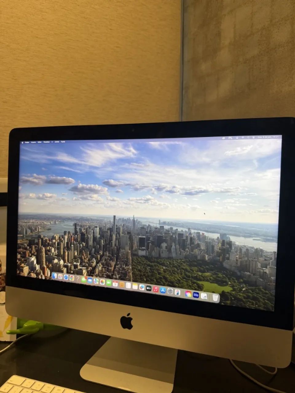 iMac 21,5 Retina 4K 2019, 16GB de RAM e 1TB Fusion Drive, bom