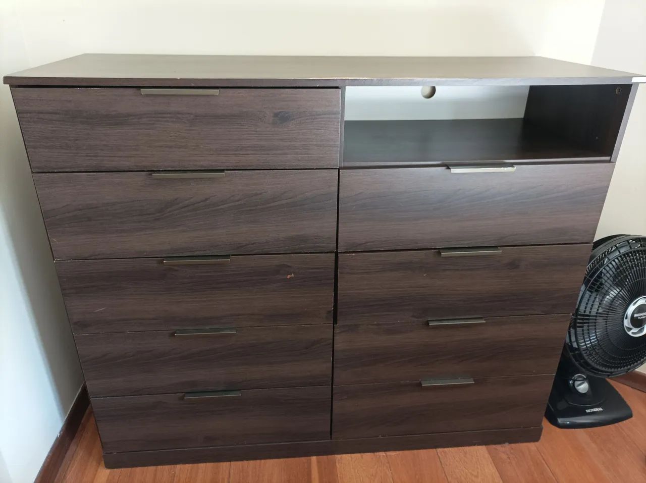 Cômoda Bartira 9 gavetas 