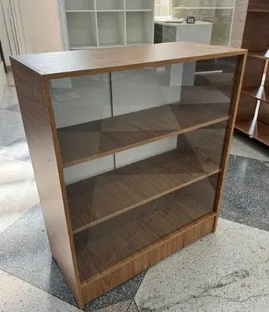 BALCÃO VITRINE COM PORTA DE MDF AMADEIRADO - NOVO - 100% MDF 