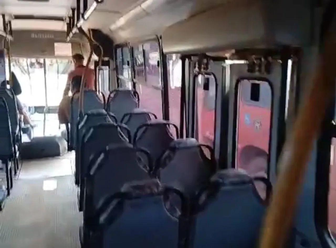 Vendo Ônibus Mercedes 366 - Foto 3