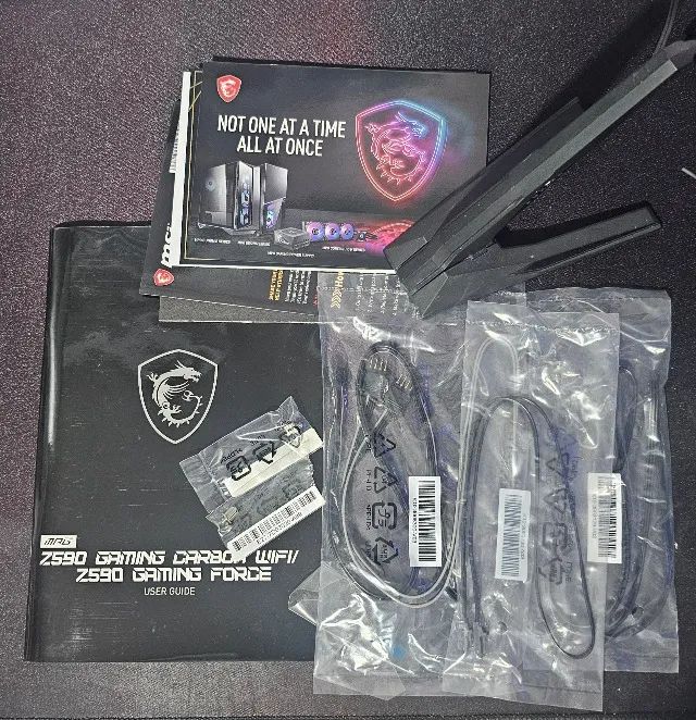 Placa Mãe MSI GAMING CARBON Z590 WIFI - Foto 4