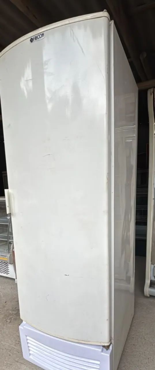 VENDO FREEZER VERTICAL DA FRICOM - Foto 2