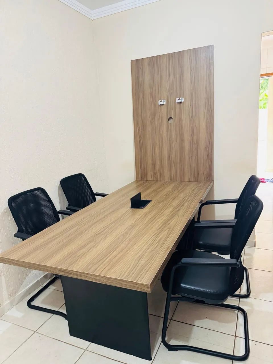 Mesa de Reunião com 04 cadeiras  - Foto 3