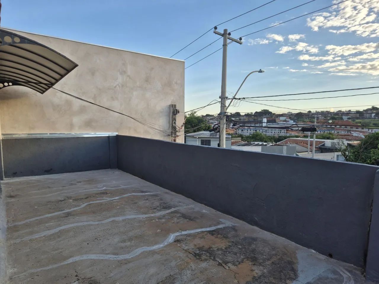 CASA SOBRADO ALUGO, S/CALCÃO.