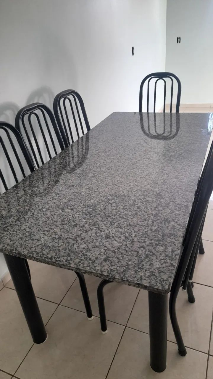 Mesa em granito 8 cadeiras