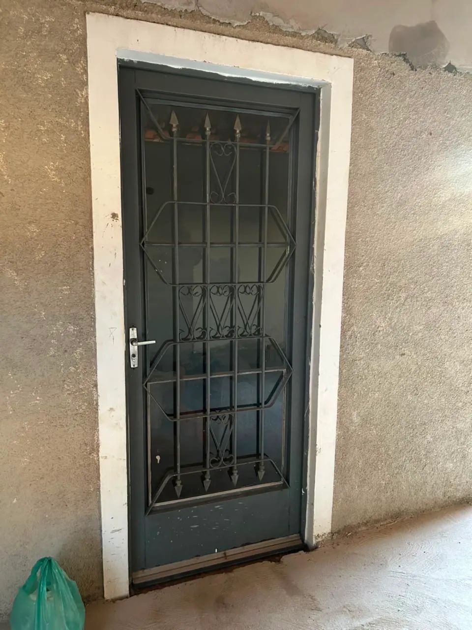 Vendo 1 porta e 4 janelas - Foto 2