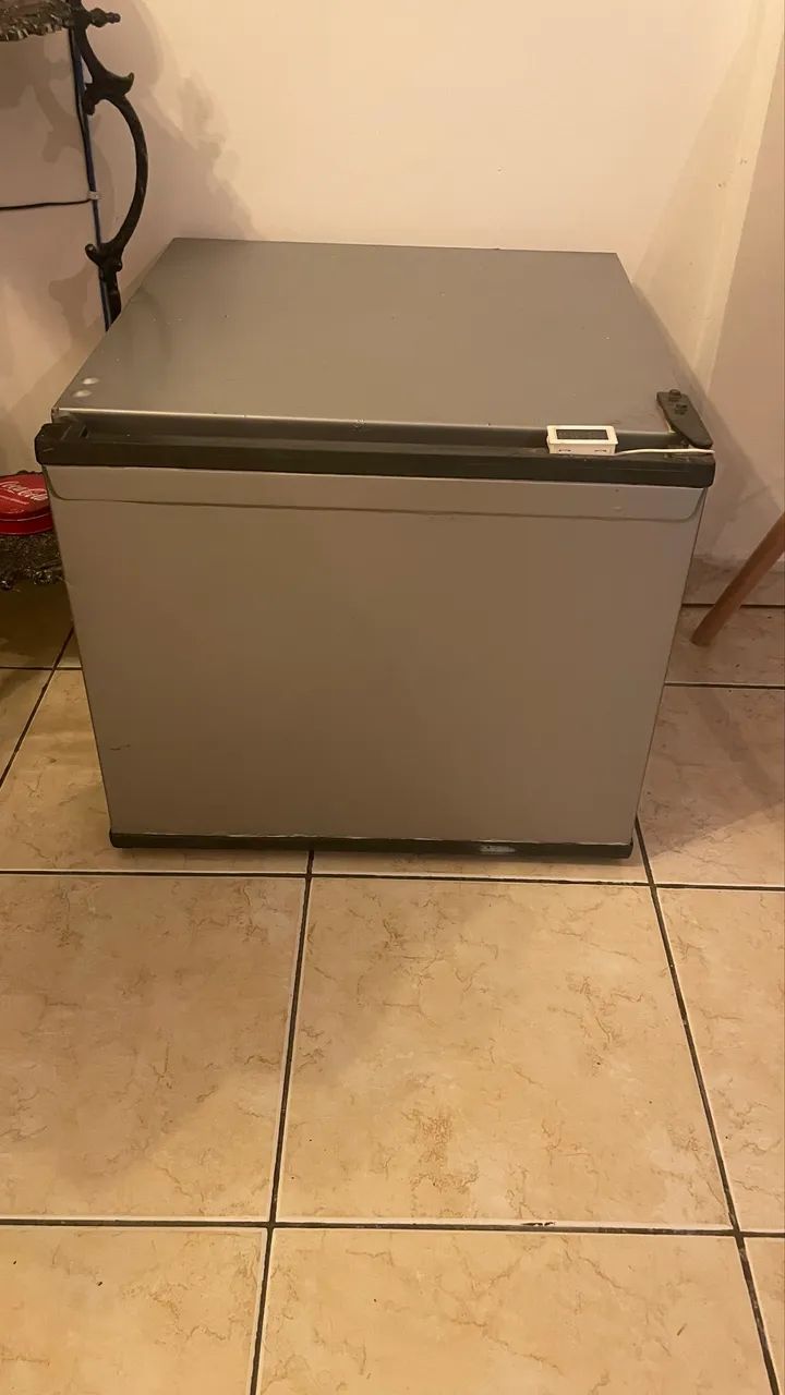 Frigobar com termômetro 