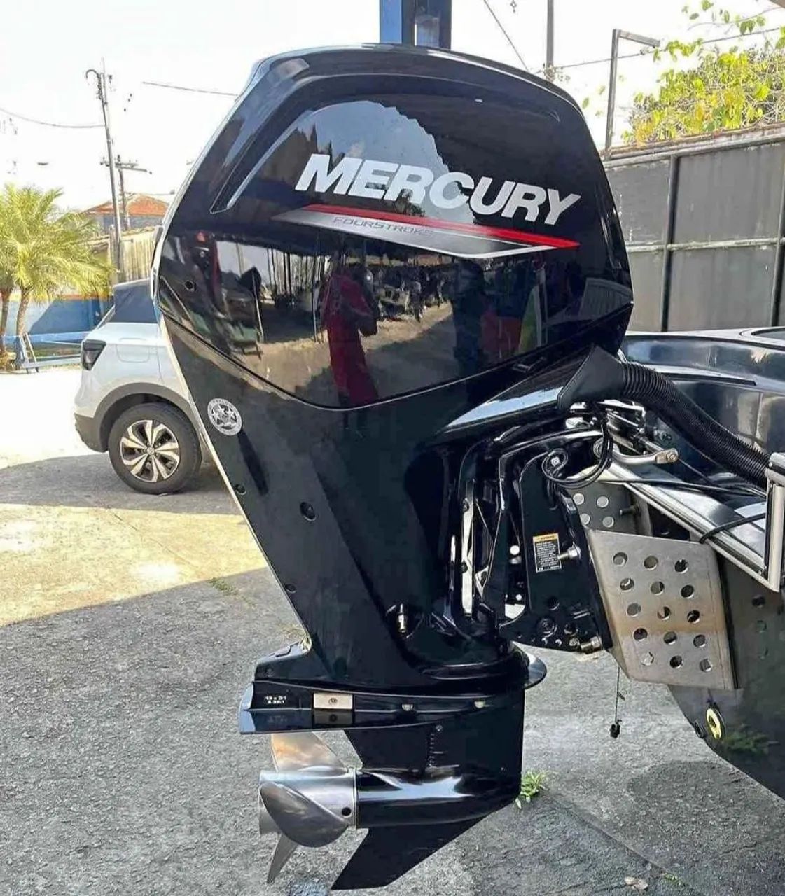Motor de poupa 