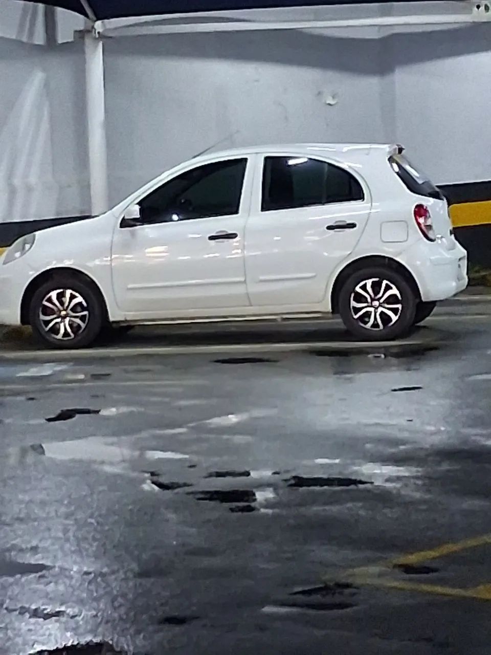Nissan March S 1.6 16V FLEX 2013