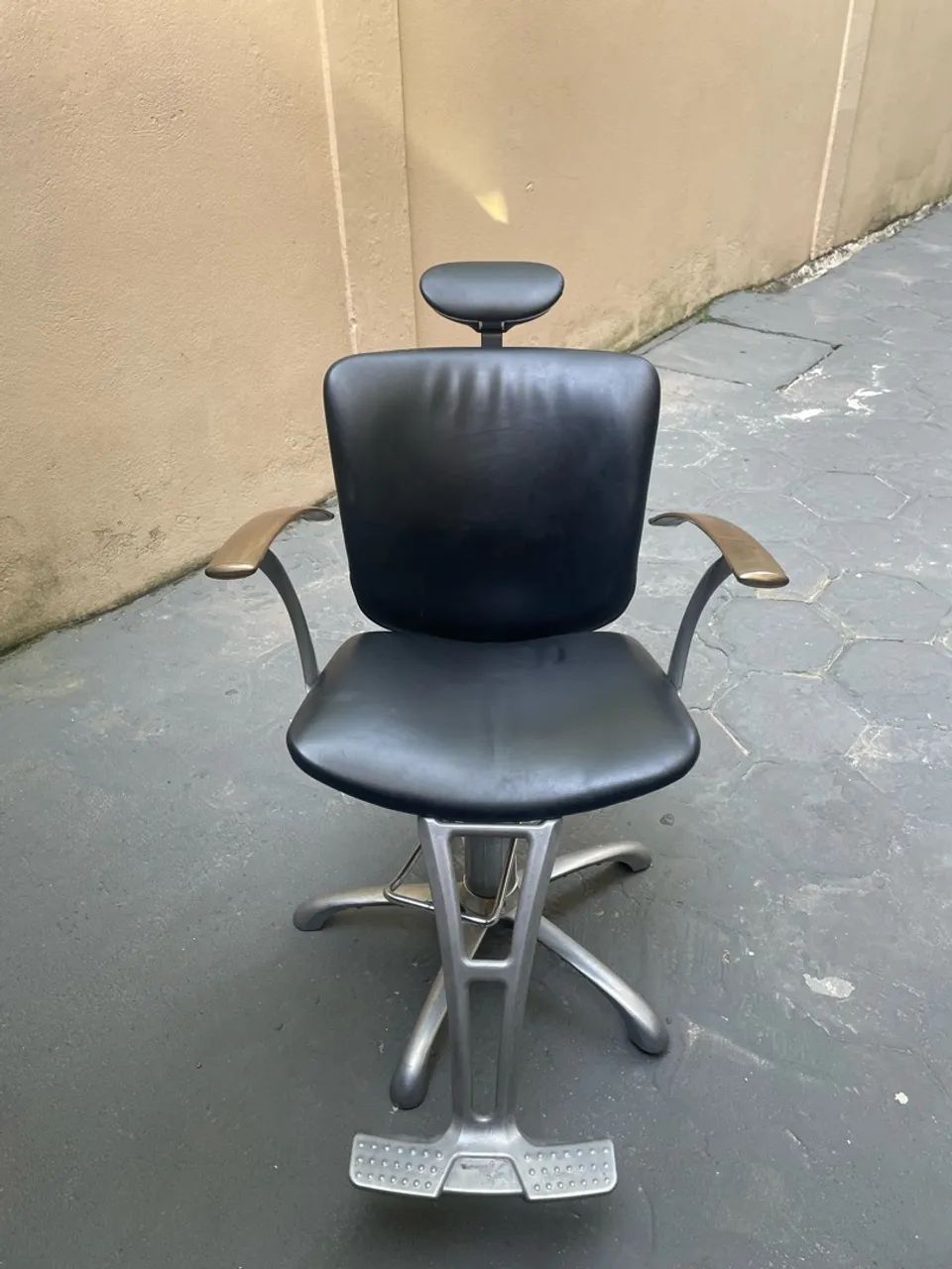 Cadeira de barbeiro profissional  - Foto 2