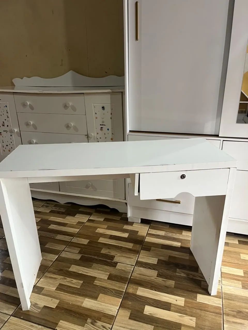 Vende-se mesinha de maquiagem 